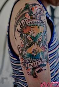 Foto di tatuaggio a braccio creativo a forma di clessidra a vita