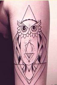 Mná pearsantacht lámh patrún tattoo owl chun taitneamh a bhaint as pictiúir