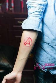 Imatge creativa del tatuatge del braç del segell