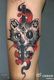 Rokas krāsas kaķa dunča tetovējuma raksts