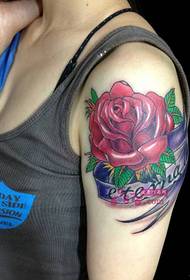 Gevoelige roos arm tattoo foto