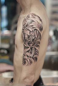 Photo de tatouage de bras lotus gris noir