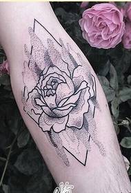Personeco modo brako bela rozo tatuaje bildo por ĝui bildojn
