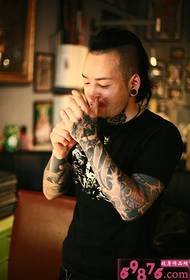 Slika osebnosti tattooer domineering arm tattoo