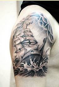 Immagine di modello di tatuaggio di barca a vela grigia bella moda braccio nero moda