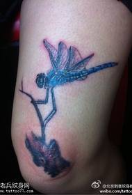 Patrón de tatuaje de insecto de imagen realista