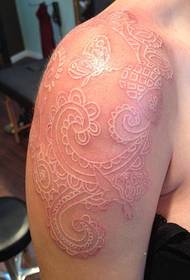 Gołębi tatuaż z kwiatem krwi na ramieniu