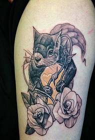 个性手臂时尚好看的老鼠玫瑰花纹身图图片