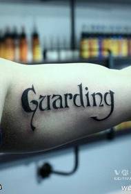 Domainering upande kuvuja barua tattoo muundo