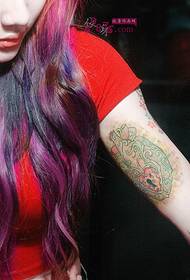 Güzellik kol kalp kilidi kişilik dövme resmi