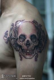 Patrón de tatuaje de calavera facial