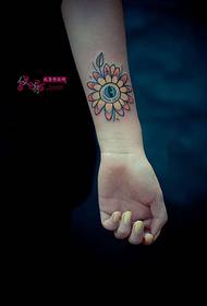 Gambar tato lengen kembang kanthi warna