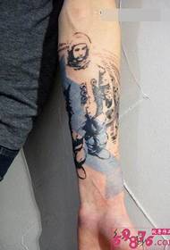 Alternativ konstnärlig känsla kreativ arm tatuering bild