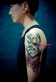 Immagine personalizzata del tatuaggio del braccio di alce di colore