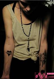 Belles imatges de tatuatges de cor i braç