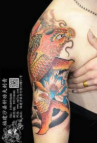 Tatuaggio di calamari di colore del braccio