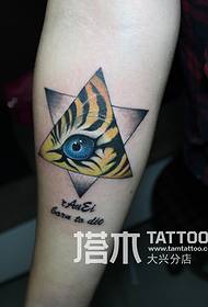 Arm tiger øye tiger mønster sekspekket stjerne tatovering