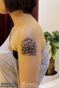 Tattoo mønster for kvinnelig arm
