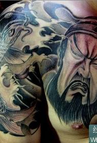 Guan Gong karpa karparen tatuaje erdia