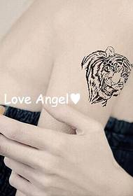 Flickans nya svartvit tatuering för tigerhuvudillustration