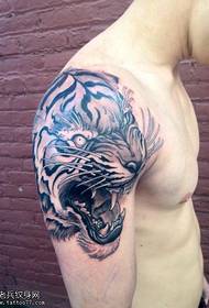 Lengan besar abu-abu hitam sketsa gambar tato kepala harimau
