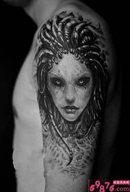 Tatuaggio del braccio Wusang Queen bianco e nero prepotente