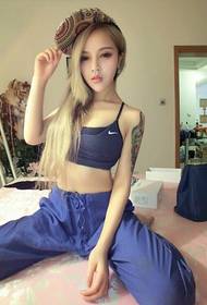 Super attractive beauty sexy charming personality arm tattoo picture