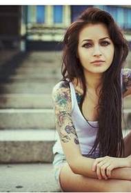 Krásné a krásné ženy v zahraničí, paže osobnost tetování obrázky obrázky