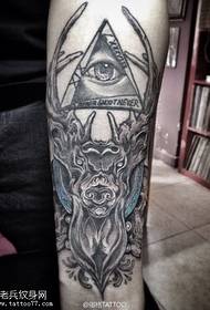 Model de tatuaj pentru ochiul lui Dumnezeu antilop braț