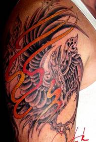 A sararin sama kyau kyakkyawar hannu Phoenix tattoo