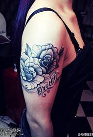 Arm swartgrys skets rose tattoo foto