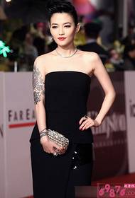 Fan Xiaotong sexet arm tatovering