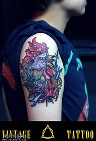 Varren väri kukko ruusu tatuointi malli