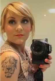 Slika ljepote selfie lava tetovaža