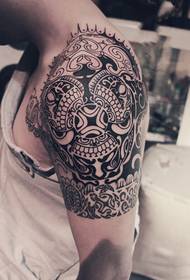 Ara ẹni Maya Totem Arm Tattoo Aworan