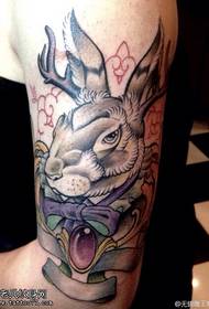 Kepribadian tato pola lengan warna kelinci
