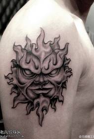 Modello di tatuaggio del sole personalità braccio