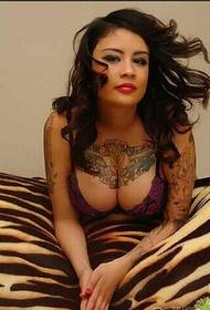 Beauty bularreko beso tatuaje argazkia