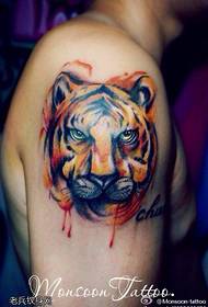 Цвят на ръката личност тигрова татуировка на главата илюстрация