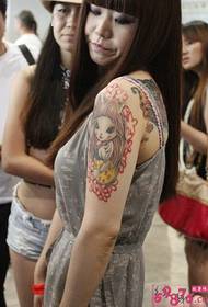 Tatuaggio braccio bellezza gatto ragazza alternativa