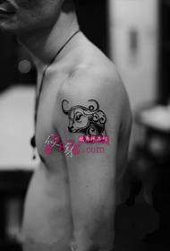 Tatoazy fotsy sy fotsy hoditra