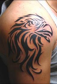 ຮູບແຕ້ມ tattoo eagle eagle ທີ່ມີແຂນຢູ່ເທິງແຂນໃຫຍ່