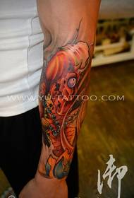 Modello di tatuaggio di loto tradizionale carpa color braccio