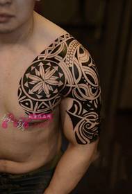 Chlapec rameno Maya totem tetovanie obrázok