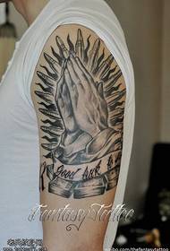 腕の黒灰色の神の手のタトゥーパターン