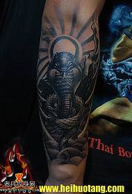 Patrón de tatuaje de cobra de lanza de brazo