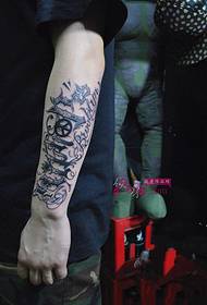Голем цветно тело со англиски јазик, тетоважа на слика