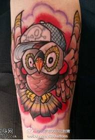 Mtundu wamtundu wa owl tattoo yowoneka bwino