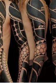 Den tyske tatoveringskunstneren GERD klassisk blomsterarm totem tatovering