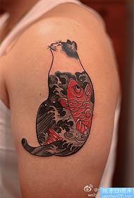 Vet kat op die groot arm het 'n inkvis in die buik